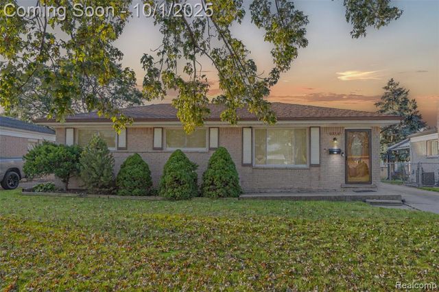 15716 Alsip Street, Roseville, MI 48066