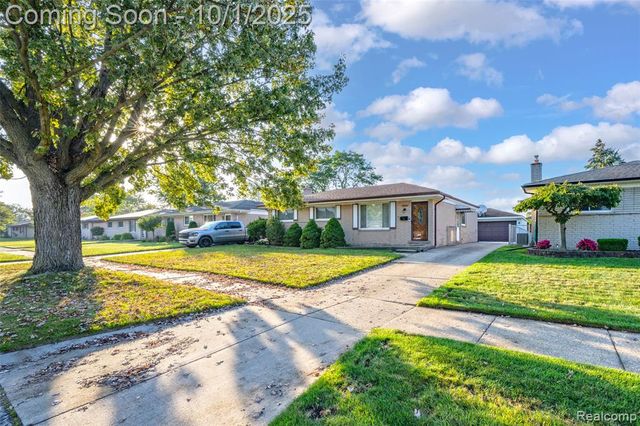 15716 Alsip Street, Roseville, MI 48066