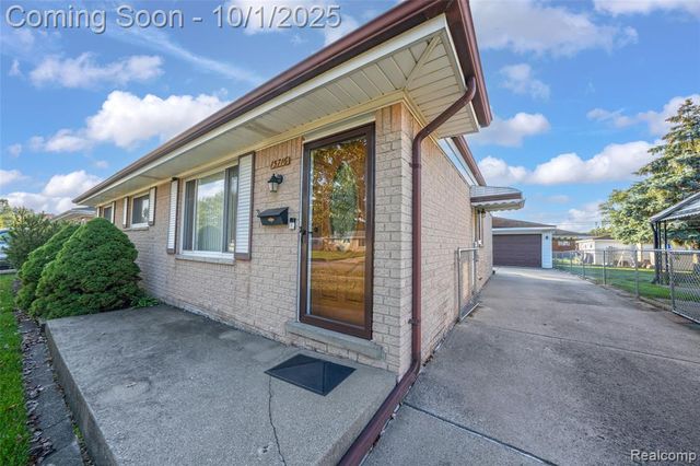 15716 Alsip Street, Roseville, MI 48066