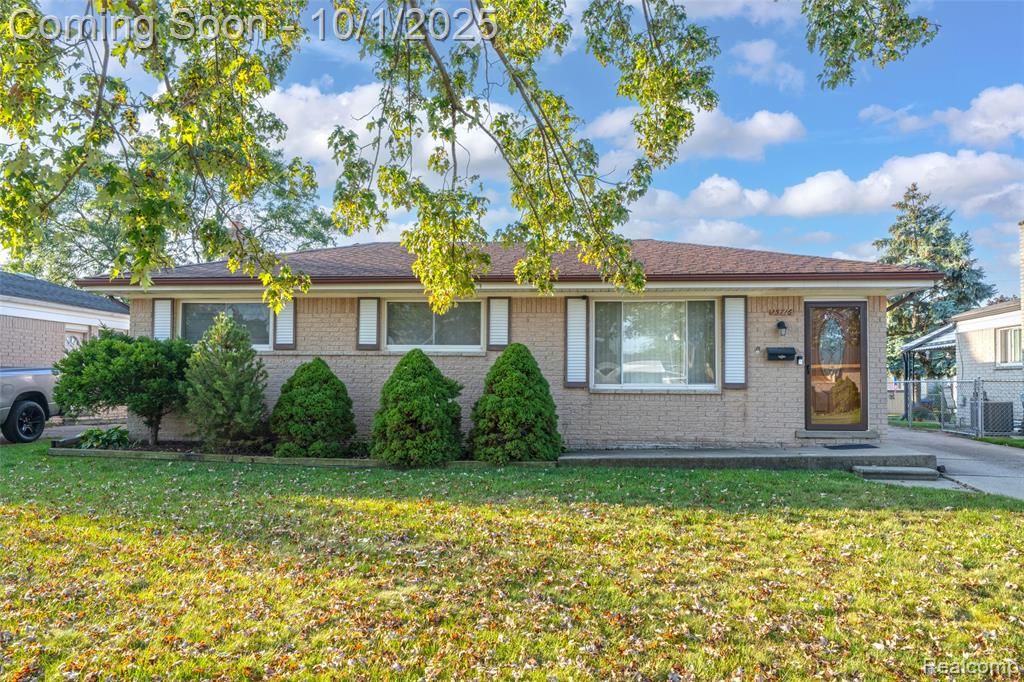 15716 Alsip Street, Roseville, MI 48066