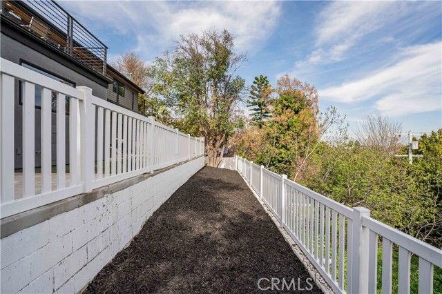 4112 Knobhill Drive, Sherman Oaks, CA 91403