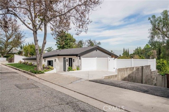 4112 Knobhill Drive, Sherman Oaks, CA 91403