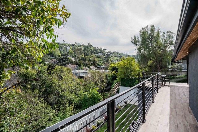 4112 Knobhill Drive, Sherman Oaks, CA 91403