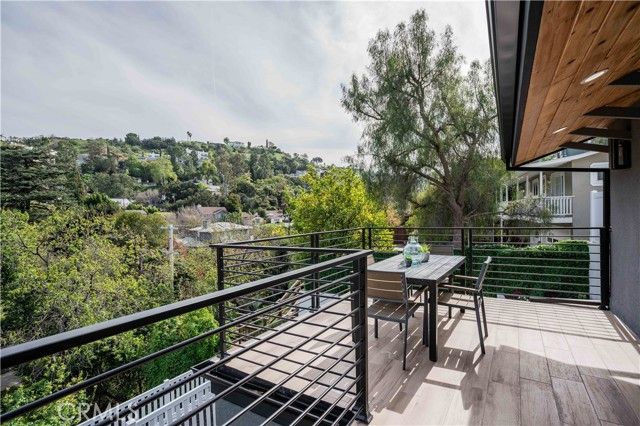 4112 Knobhill Drive, Sherman Oaks, CA 91403