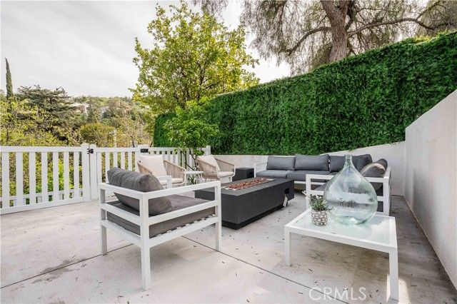 4112 Knobhill Drive, Sherman Oaks, CA 91403