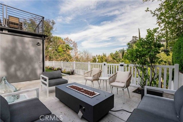 4112 Knobhill Drive, Sherman Oaks, CA 91403