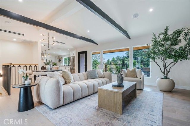 4112 Knobhill Drive, Sherman Oaks, CA 91403