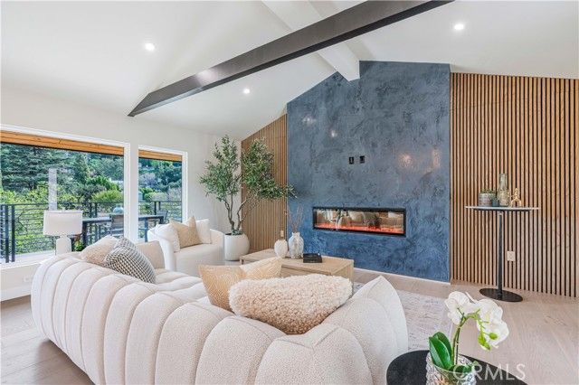 4112 Knobhill Drive, Sherman Oaks, CA 91403