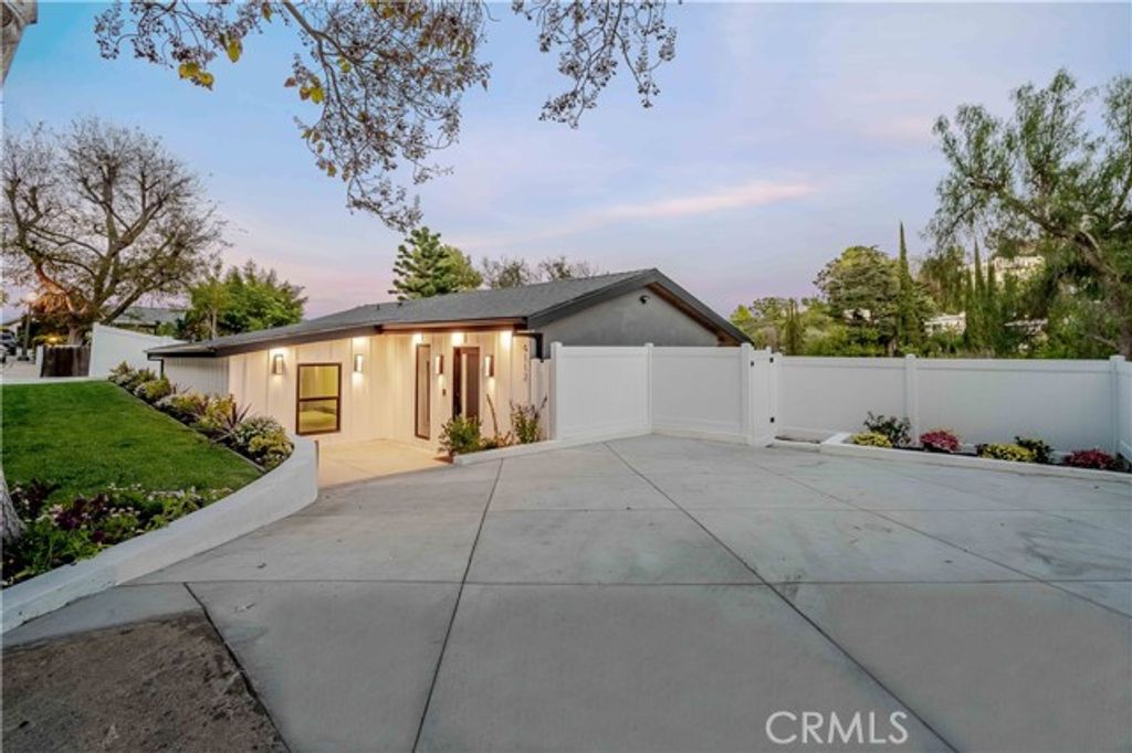 4112 Knobhill Drive, Sherman Oaks, CA 91403