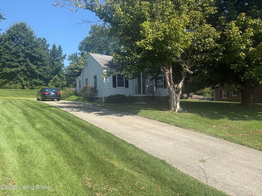 7916 3rd Street Rd, Louisville, KY 40214