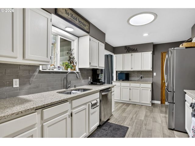 1940 Ne 142ND Ave, Portland, OR 97230