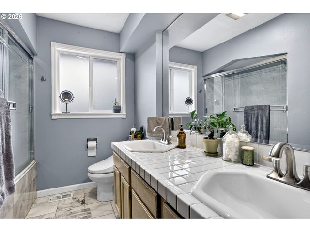 1940 Ne 142ND Ave, Portland, OR 97230
