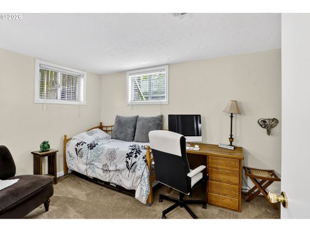 1940 Ne 142ND Ave, Portland, OR 97230