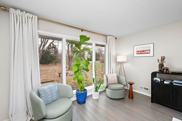 5249 W 95th Street, Bloomington, MN 55437