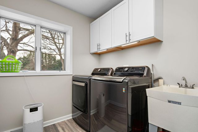 5249 W 95th Street, Bloomington, MN 55437