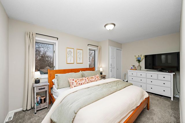 5249 W 95th Street, Bloomington, MN 55437