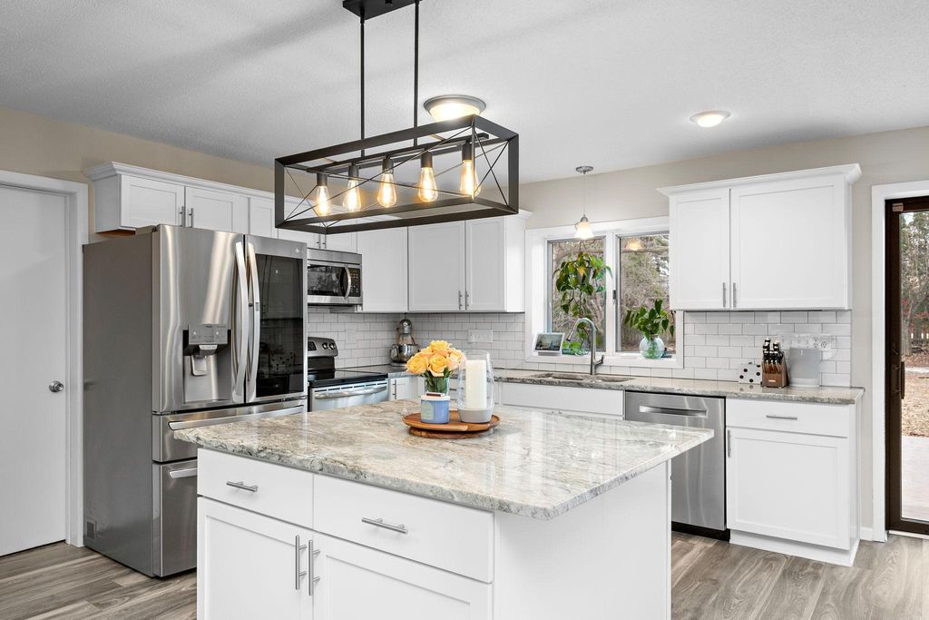 5249 W 95th Street, Bloomington, MN 55437