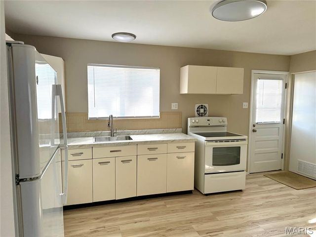 13 Mary Rose Court, Hazelwood, MO 63042