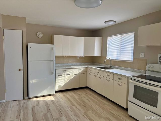 13 Mary Rose Court, Hazelwood, MO 63042