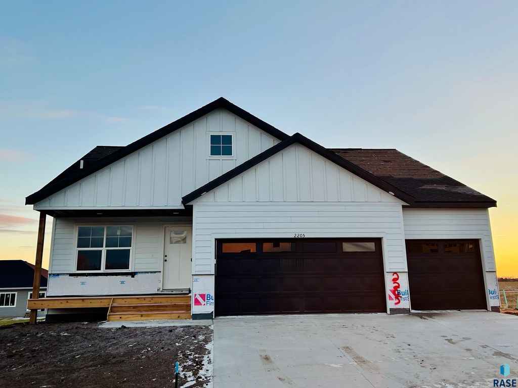 2205 E Bergen Cir Circle, Brandon, SD 57005