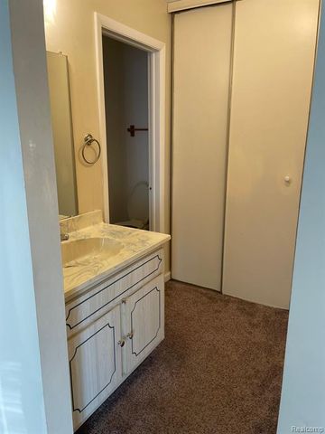 24627 Bashian, Novi, MI 48375