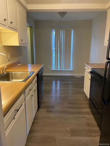 24627 Bashian, Novi, MI 48375