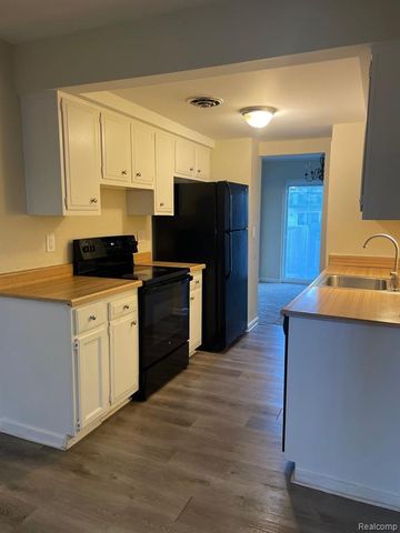 24627 Bashian, Novi, MI 48375