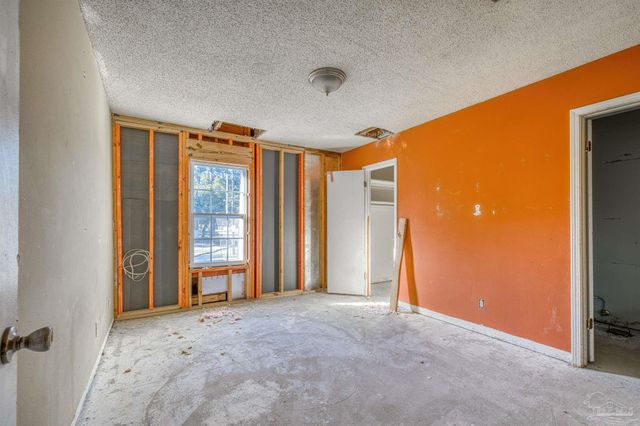 8101 Tippin Ave D, Pensacola, FL 32514