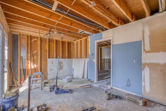 8101 Tippin Ave D, Pensacola, FL 32514