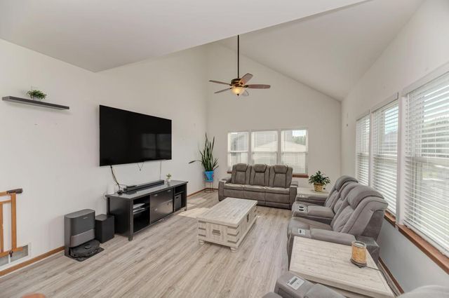 26454 W Old Farm Trail, Channahon, IL 60410
