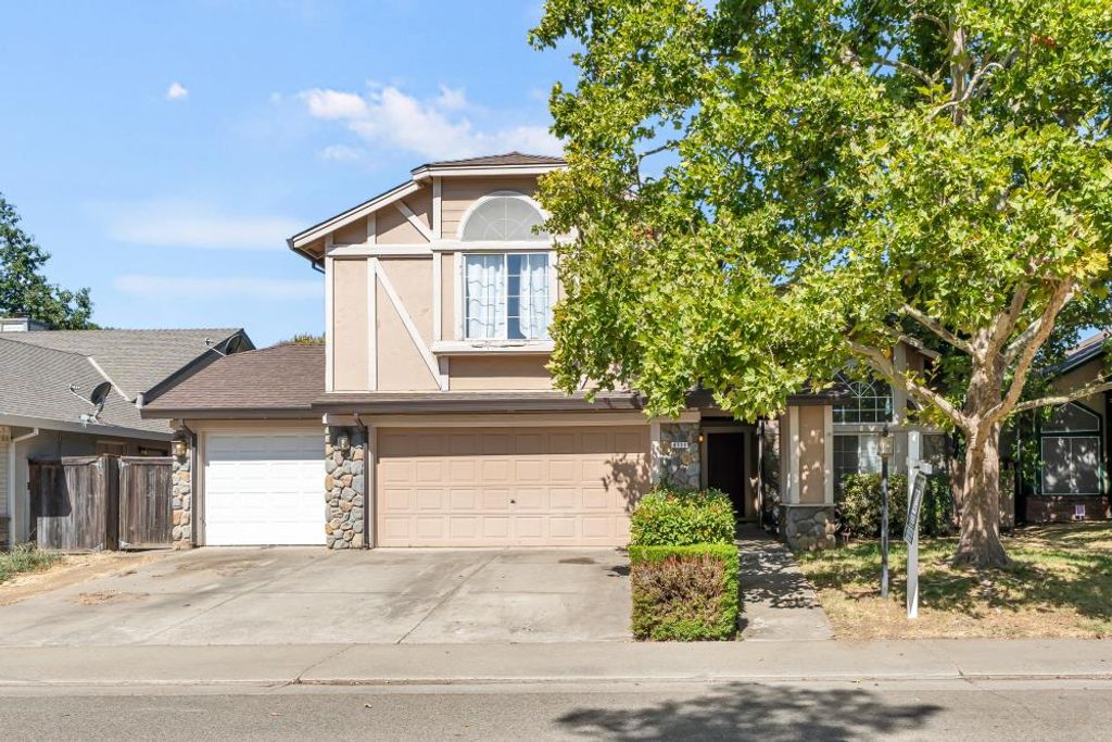 8771 Hollowstone Way, Sacramento, CA 95828