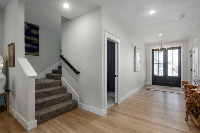 4911 S Burrows Avenue, Springfield, MO 65810