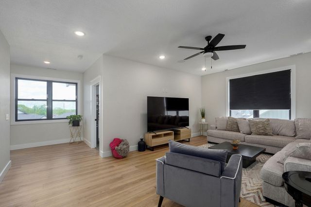 4911 S Burrows Avenue, Springfield, MO 65810