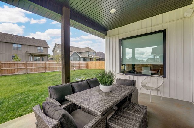 4911 S Burrows Avenue, Springfield, MO 65810
