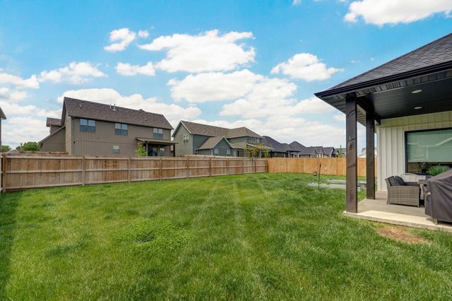 4911 S Burrows Avenue, Springfield, MO 65810