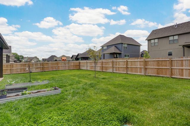 4911 S Burrows Avenue, Springfield, MO 65810