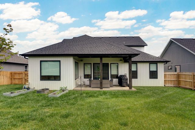 4911 S Burrows Avenue, Springfield, MO 65810
