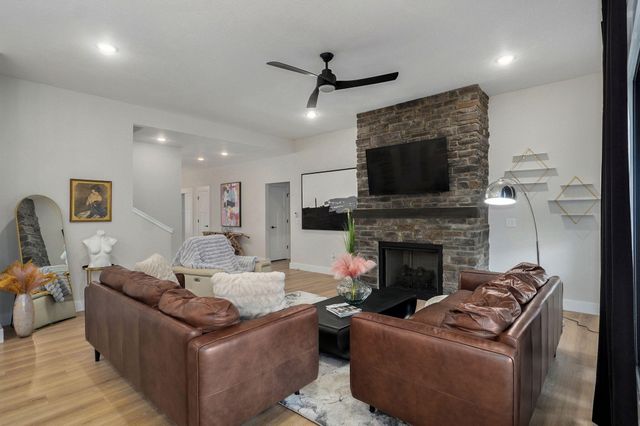 4911 S Burrows Avenue, Springfield, MO 65810