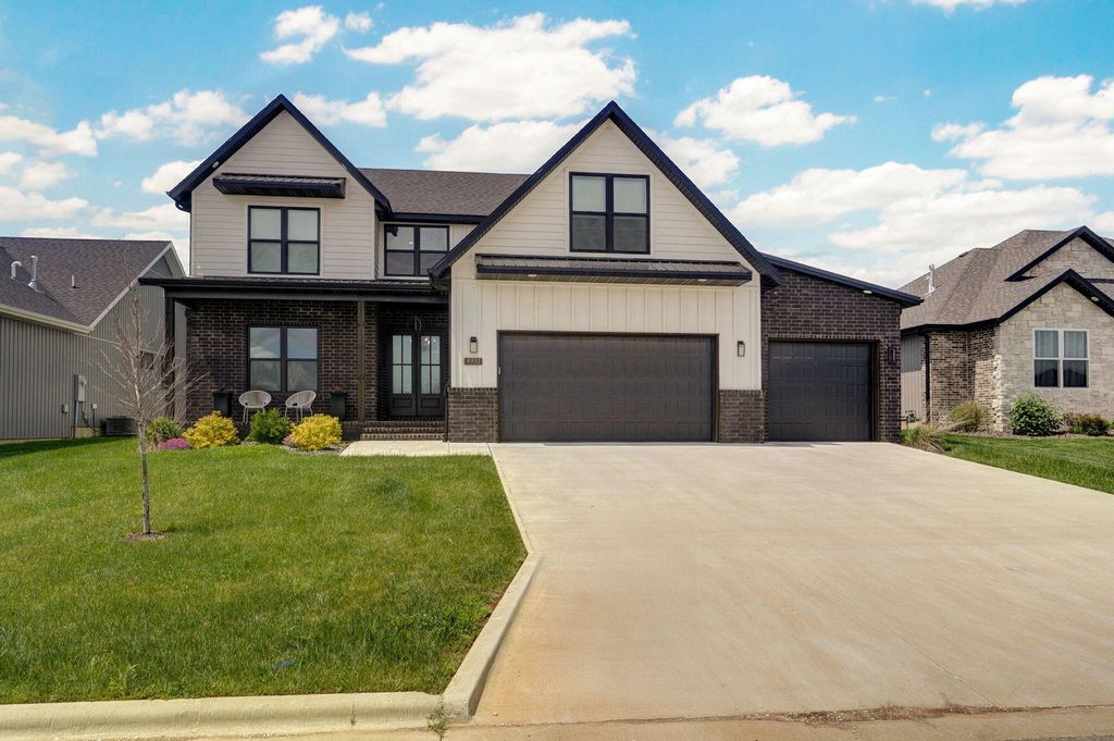 4911 S Burrows Avenue, Springfield, MO 65810