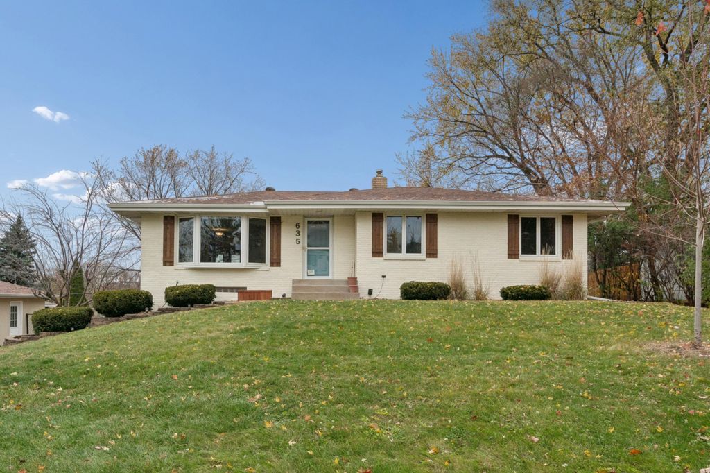 635 Ivy Falls Avenue, Mendota Heights, MN 55118