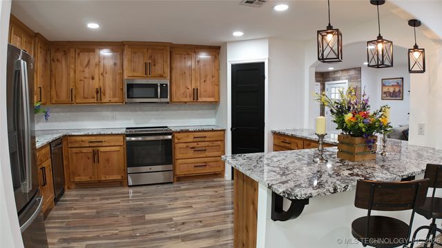 2615 E 59th Street, Tulsa, OK 74105