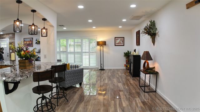 2615 E 59th Street, Tulsa, OK 74105