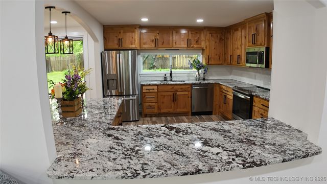 2615 E 59th Street, Tulsa, OK 74105