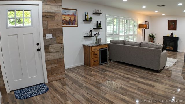 2615 E 59th Street, Tulsa, OK 74105