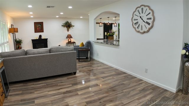 2615 E 59th Street, Tulsa, OK 74105