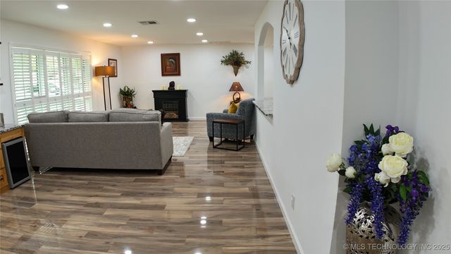 2615 E 59th Street, Tulsa, OK 74105