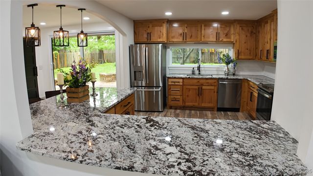 2615 E 59th Street, Tulsa, OK 74105