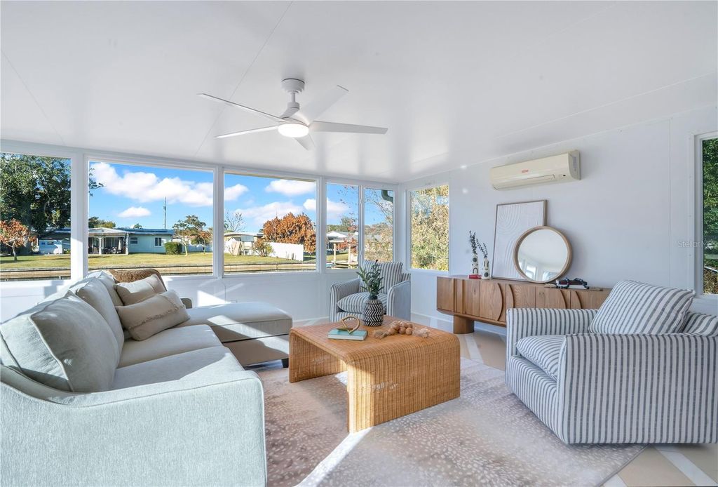 Image 11 of property listing at 2801 GULFSTREAM ROAD, Orlando, FL 32805