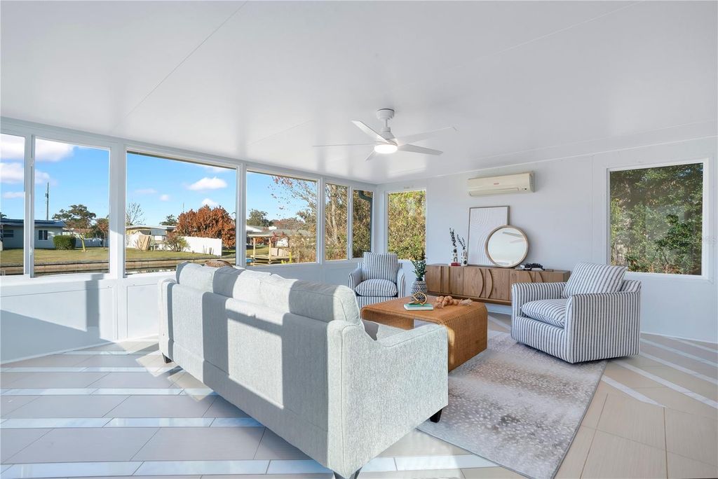 Image 12 of property listing at 2801 GULFSTREAM ROAD, Orlando, FL 32805