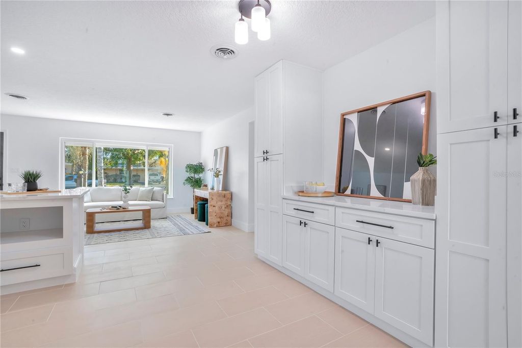 Image 16 of property listing at 2801 GULFSTREAM ROAD, Orlando, FL 32805